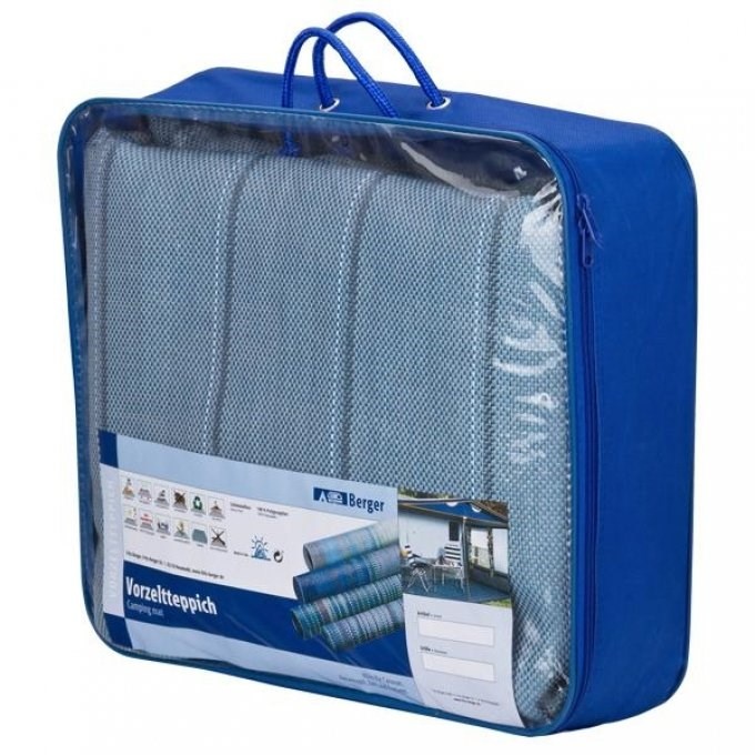 Niebieska mata podlogowa zapakowana w torbe ulatwiajaca transport i przechowywanie